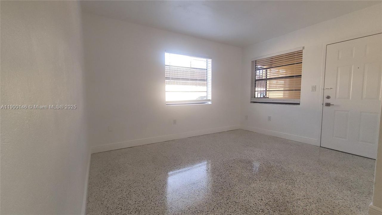 Active With Contract: $1,695 (1 beds, 1 baths, 550 Square Feet)