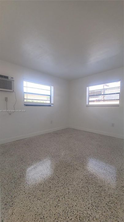Active With Contract: $1,695 (1 beds, 1 baths, 550 Square Feet)