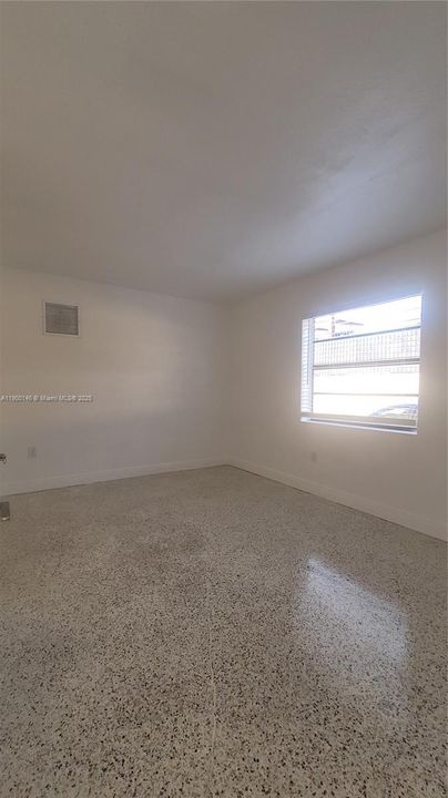Active With Contract: $1,695 (1 beds, 1 baths, 550 Square Feet)