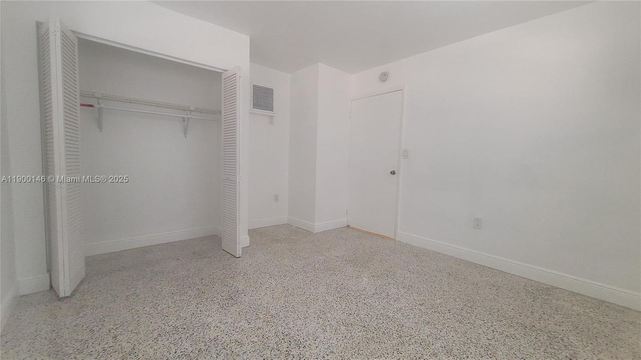 Active With Contract: $1,695 (1 beds, 1 baths, 550 Square Feet)