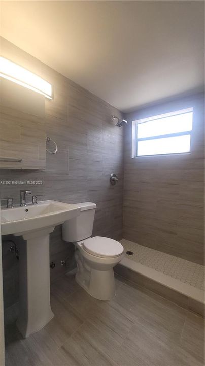 Active With Contract: $1,695 (1 beds, 1 baths, 550 Square Feet)