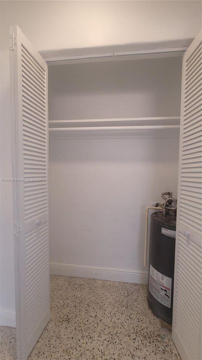 Active With Contract: $1,695 (1 beds, 1 baths, 550 Square Feet)