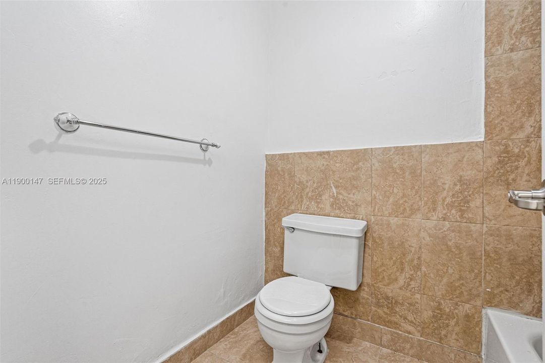 Activo con contrato: $2,400 (2 camas, 2 baños, 750 Pies cuadrados)