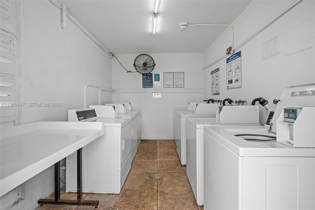 Activo con contrato: $2,400 (2 camas, 2 baños, 750 Pies cuadrados)