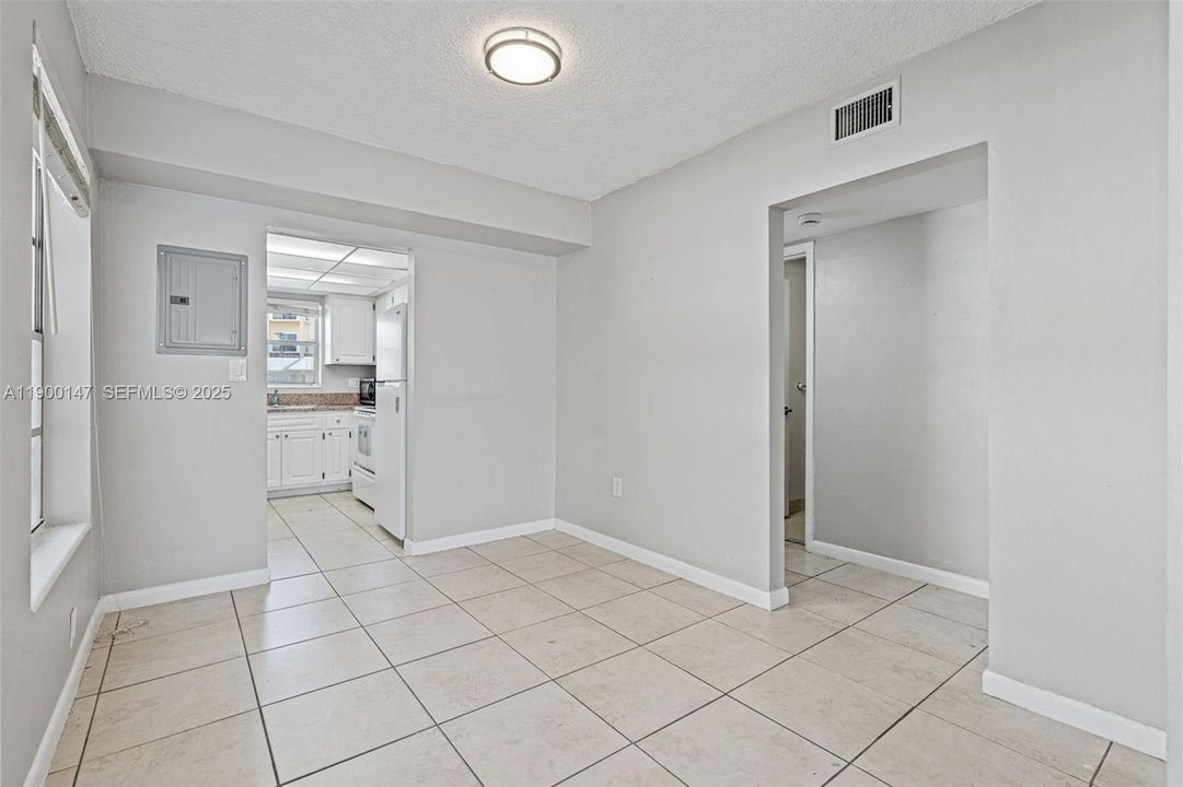 Activo con contrato: $2,400 (2 camas, 2 baños, 750 Pies cuadrados)