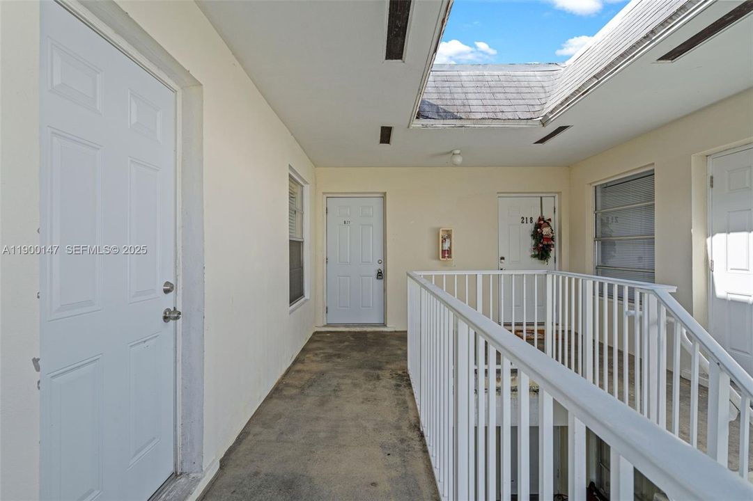 Activo con contrato: $2,400 (2 camas, 2 baños, 750 Pies cuadrados)