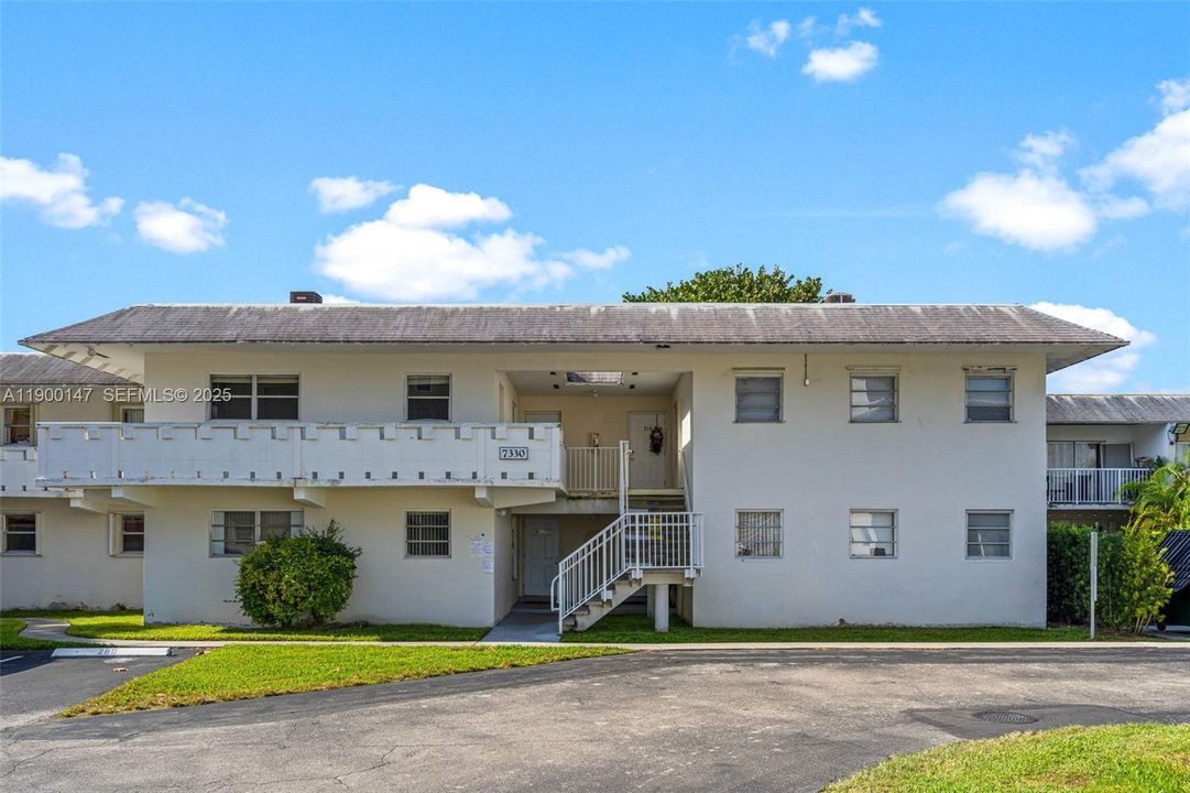 Activo con contrato: $2,400 (2 camas, 2 baños, 750 Pies cuadrados)