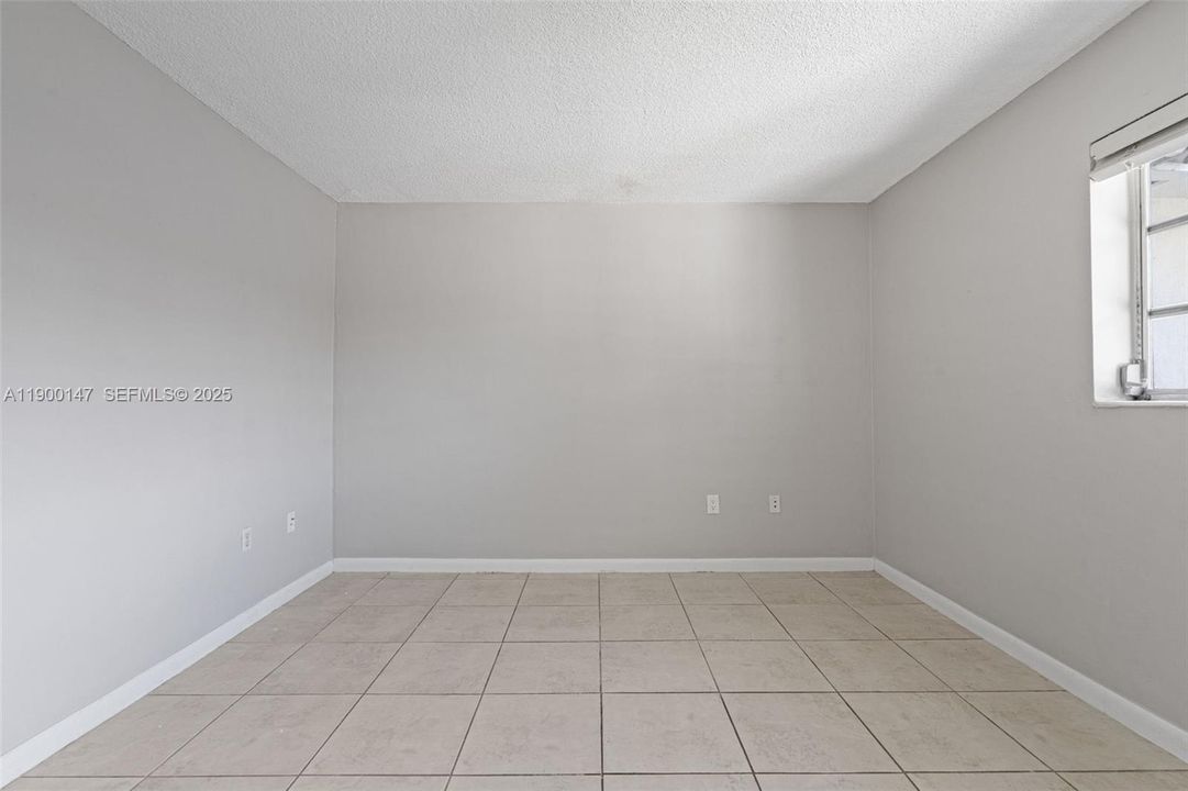 Activo con contrato: $2,400 (2 camas, 2 baños, 750 Pies cuadrados)