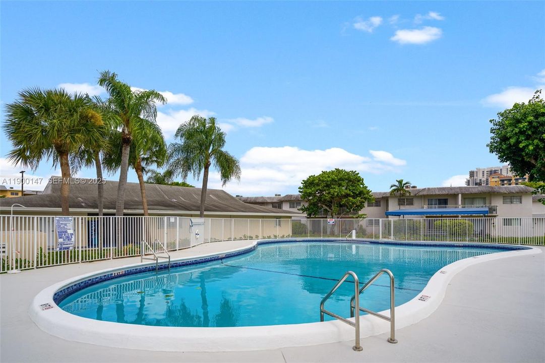 Activo con contrato: $2,400 (2 camas, 2 baños, 750 Pies cuadrados)