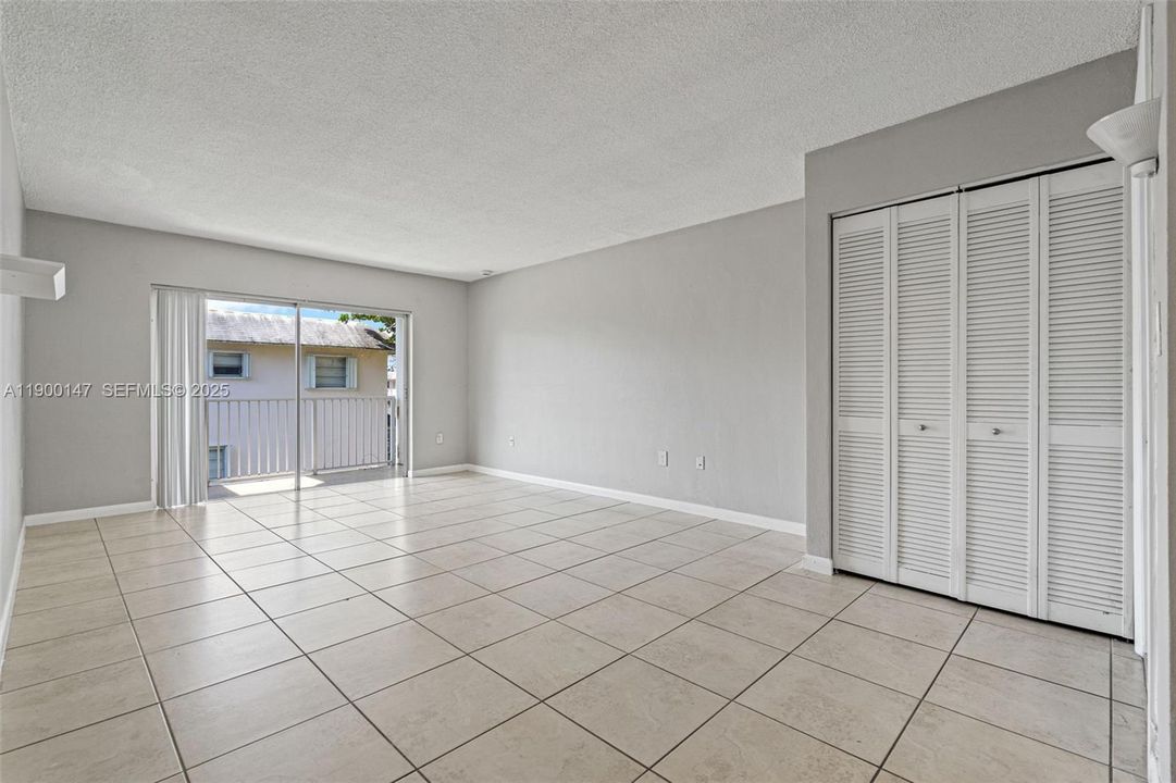 Activo con contrato: $2,400 (2 camas, 2 baños, 750 Pies cuadrados)