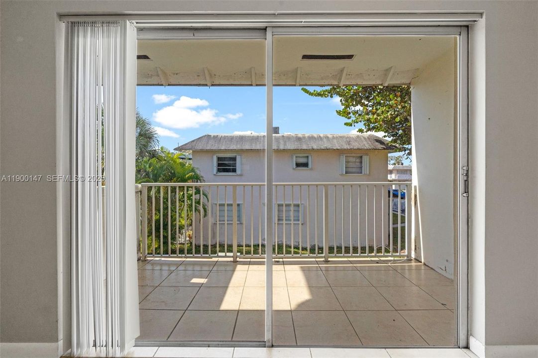 Activo con contrato: $2,400 (2 camas, 2 baños, 750 Pies cuadrados)