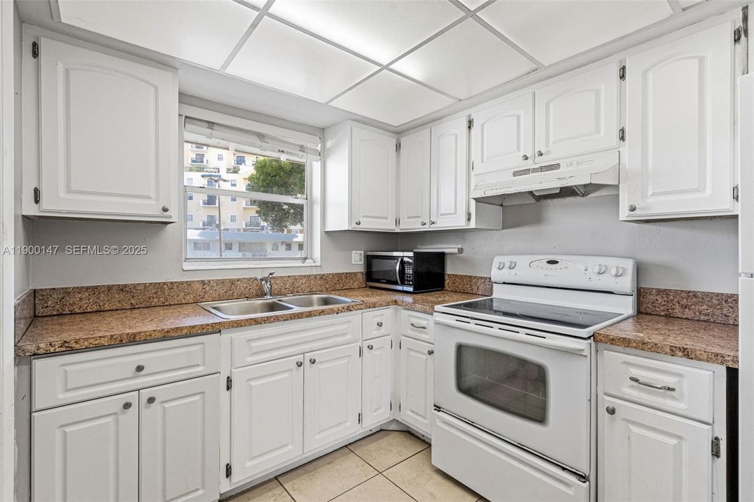 Activo con contrato: $2,400 (2 camas, 2 baños, 750 Pies cuadrados)