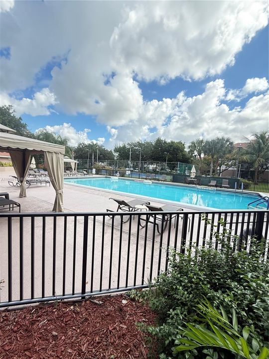 最近租的: $2,200 (2 贝兹, 2 浴室, 1029 平方英尺)