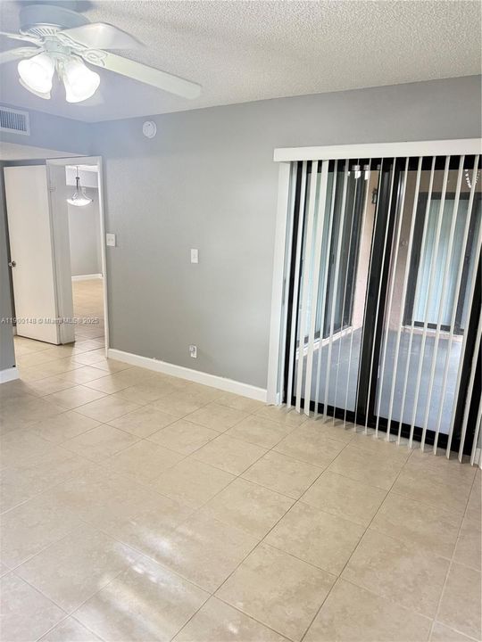 最近租的: $2,200 (2 贝兹, 2 浴室, 1029 平方英尺)