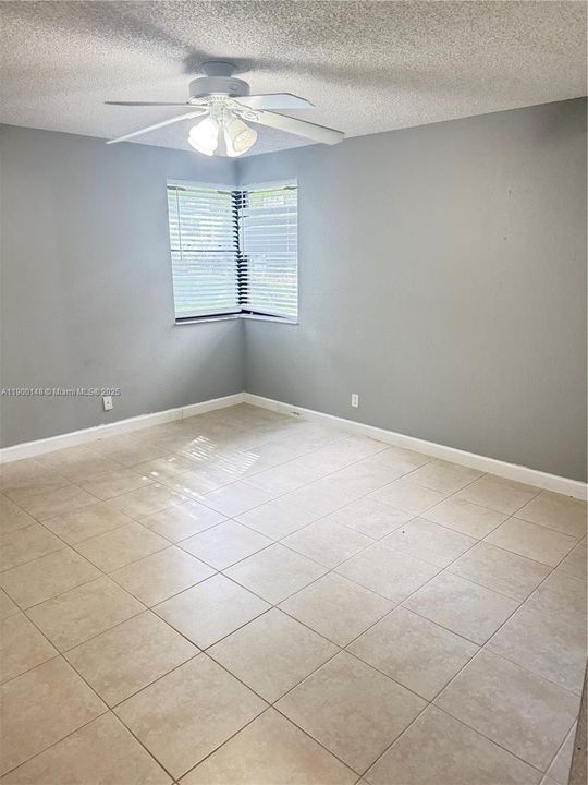 最近租的: $2,200 (2 贝兹, 2 浴室, 1029 平方英尺)