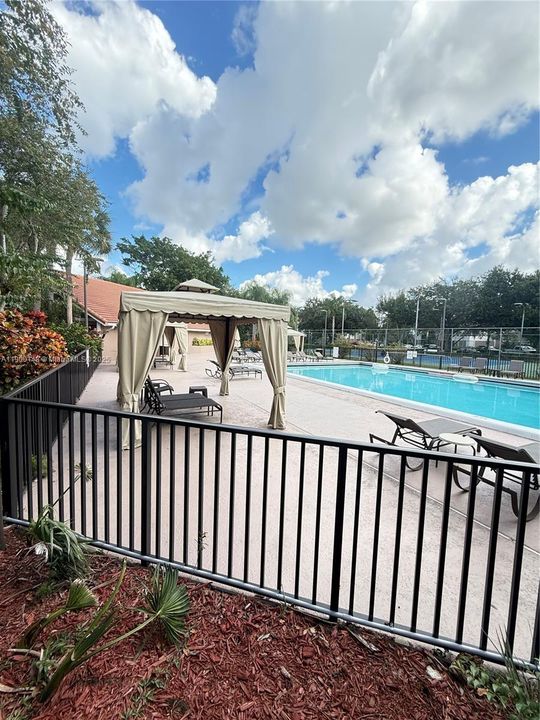 最近租的: $2,200 (2 贝兹, 2 浴室, 1029 平方英尺)