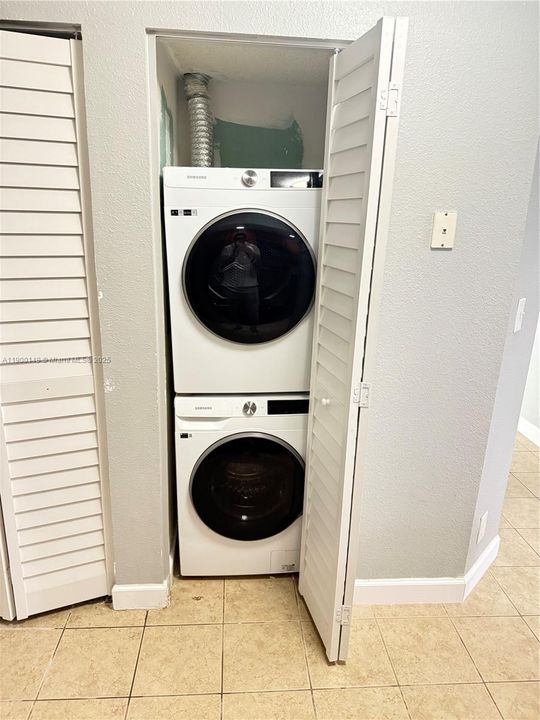 最近租的: $2,200 (2 贝兹, 2 浴室, 1029 平方英尺)