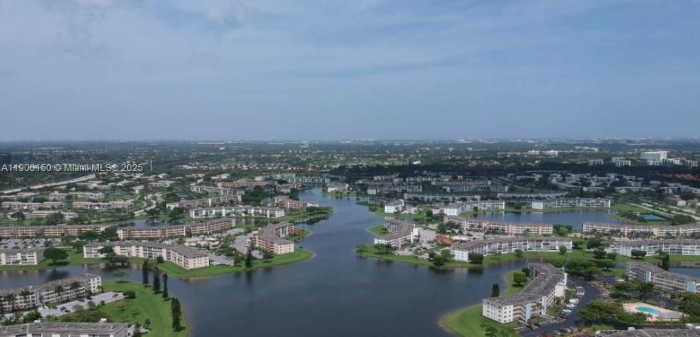 For Rent: $1,400 (1 beds, 1 baths, 615 Square Feet)