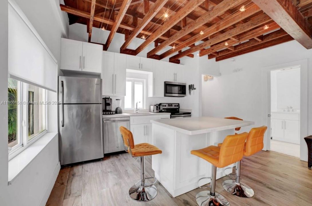 For Rent: $3,400 (2 beds, 2 baths, 700 Square Feet)