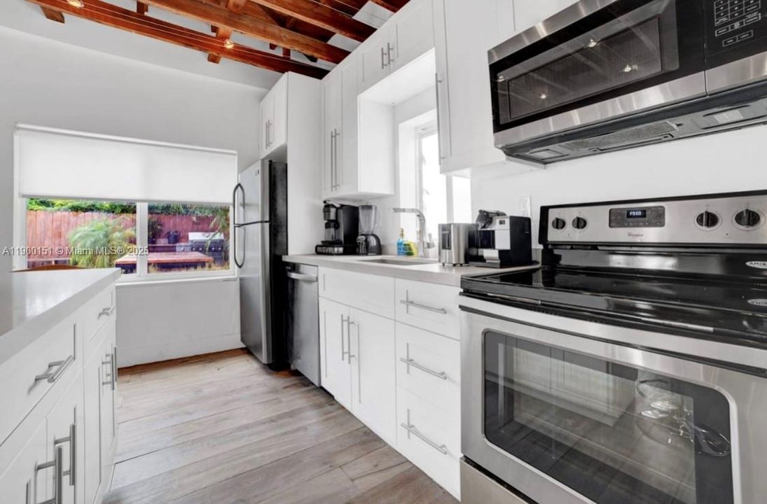 For Rent: $3,400 (2 beds, 2 baths, 700 Square Feet)