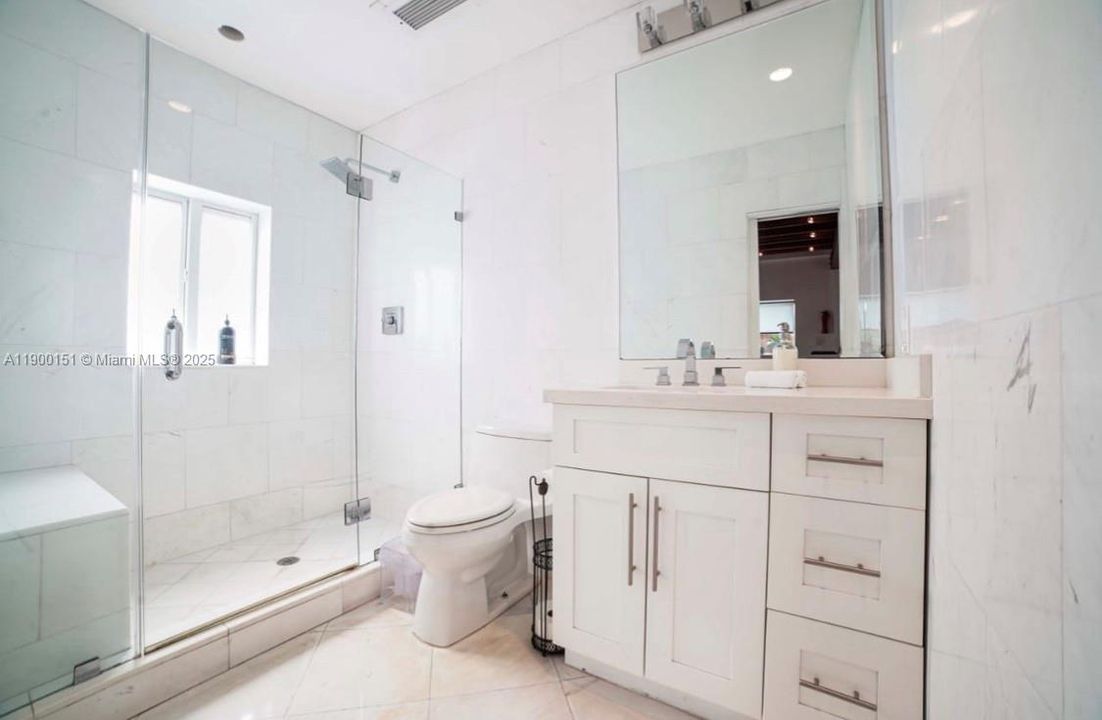 For Rent: $3,400 (2 beds, 2 baths, 700 Square Feet)