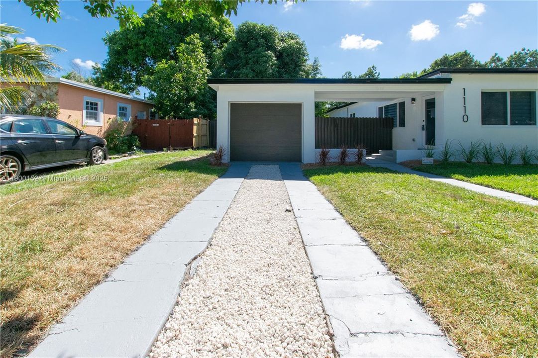 合同活跃: $550,000 (3 贝兹, 2 浴室, 0 平方英尺)