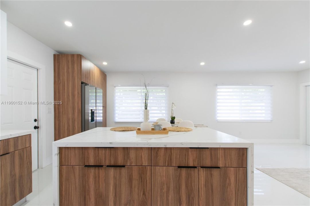 合同活跃: $550,000 (3 贝兹, 2 浴室, 0 平方英尺)