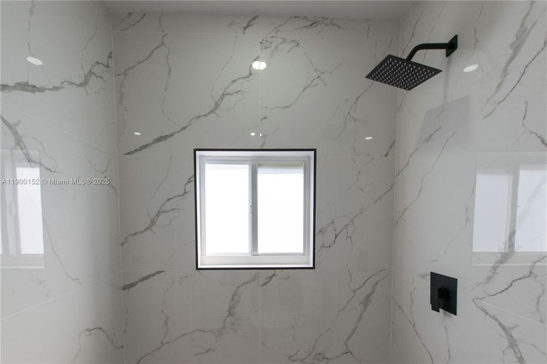 合同活跃: $550,000 (3 贝兹, 2 浴室, 0 平方英尺)