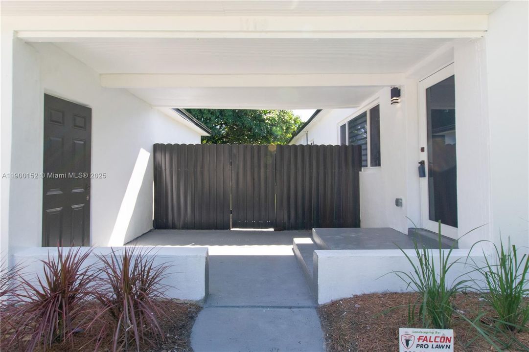 合同活跃: $550,000 (3 贝兹, 2 浴室, 0 平方英尺)