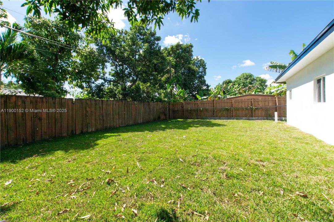 合同活跃: $550,000 (3 贝兹, 2 浴室, 0 平方英尺)