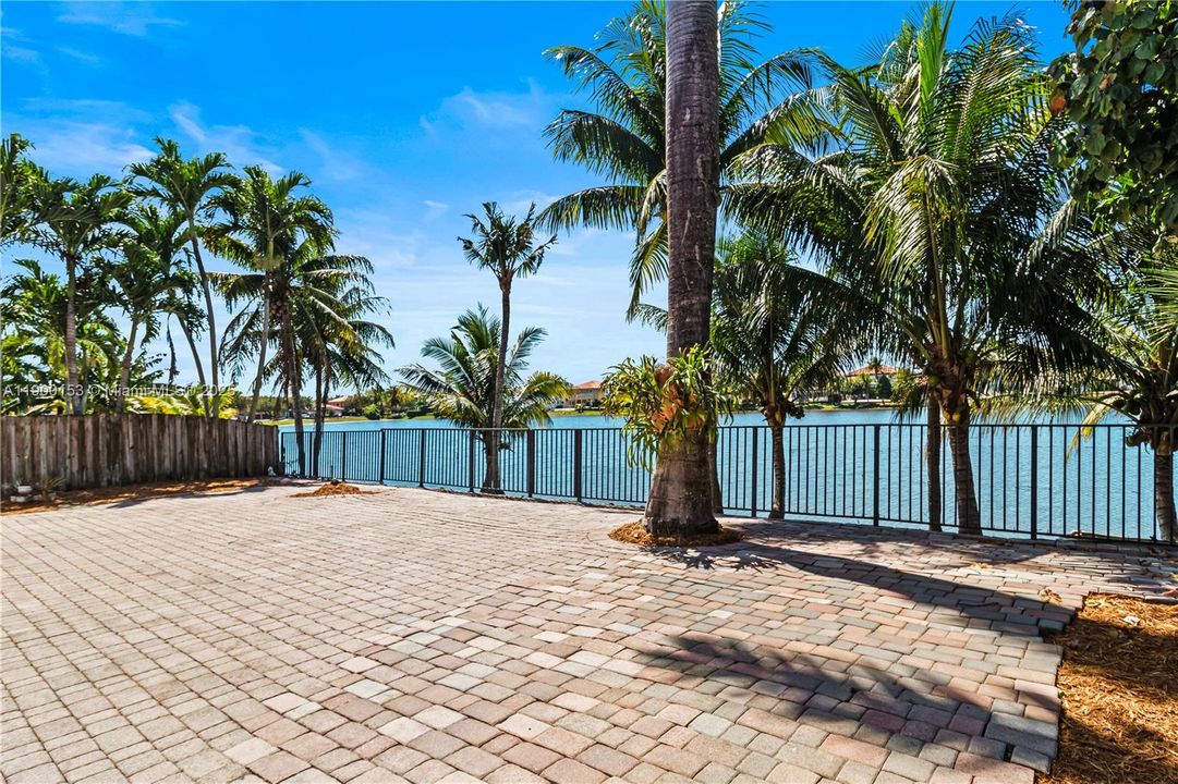 For Rent: $5,500 (5 beds, 4 baths, 3137 Square Feet)