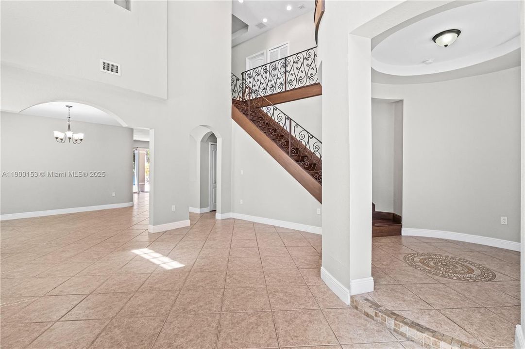 For Rent: $5,500 (5 beds, 4 baths, 3137 Square Feet)