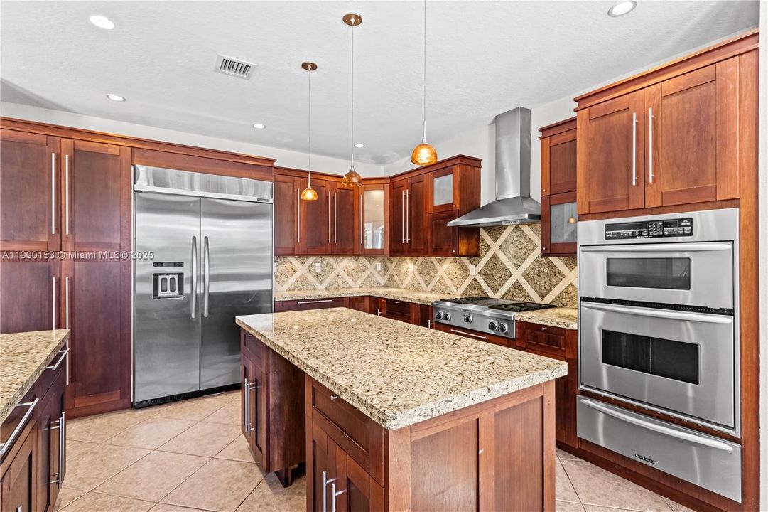 For Rent: $5,500 (5 beds, 4 baths, 3137 Square Feet)