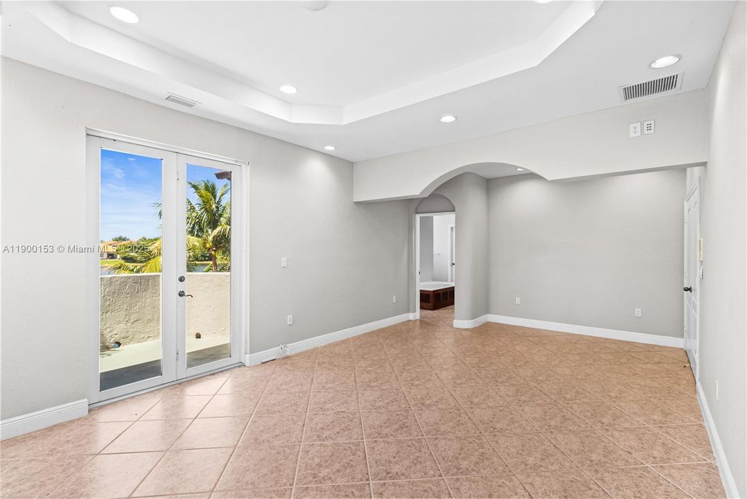 For Rent: $5,500 (5 beds, 4 baths, 3137 Square Feet)