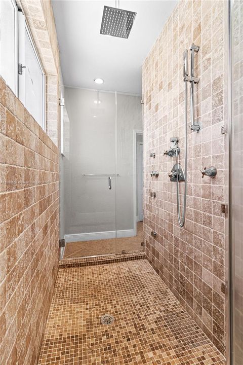 For Rent: $5,500 (5 beds, 4 baths, 3137 Square Feet)