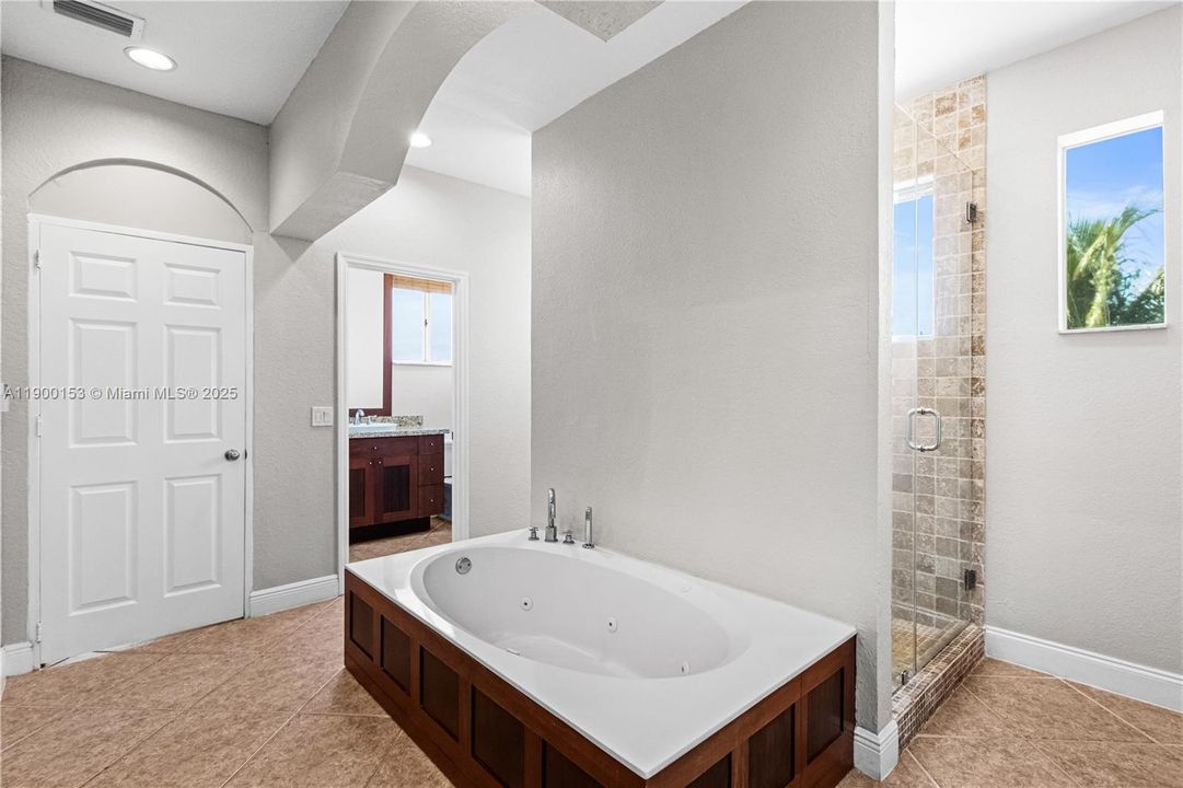 For Rent: $5,500 (5 beds, 4 baths, 3137 Square Feet)