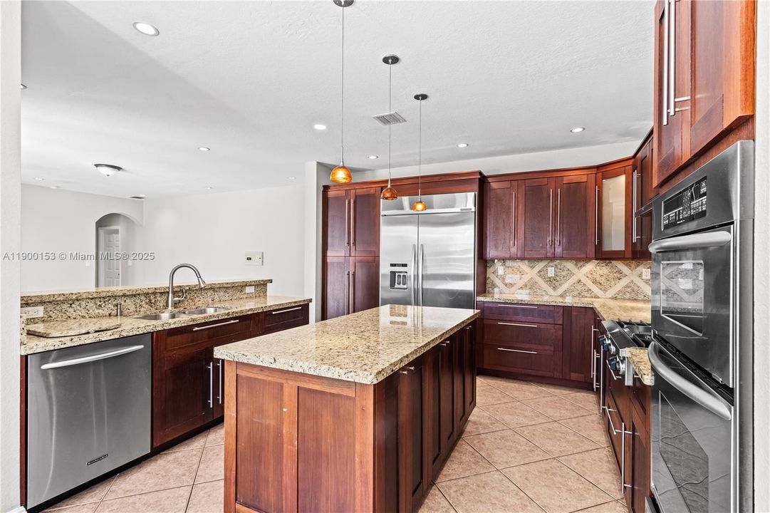 For Rent: $5,500 (5 beds, 4 baths, 3137 Square Feet)