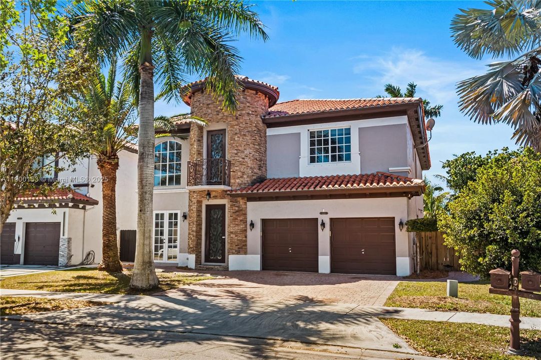 For Rent: $5,500 (5 beds, 4 baths, 3137 Square Feet)