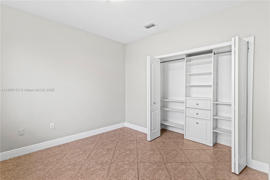 For Rent: $5,500 (5 beds, 4 baths, 3137 Square Feet)