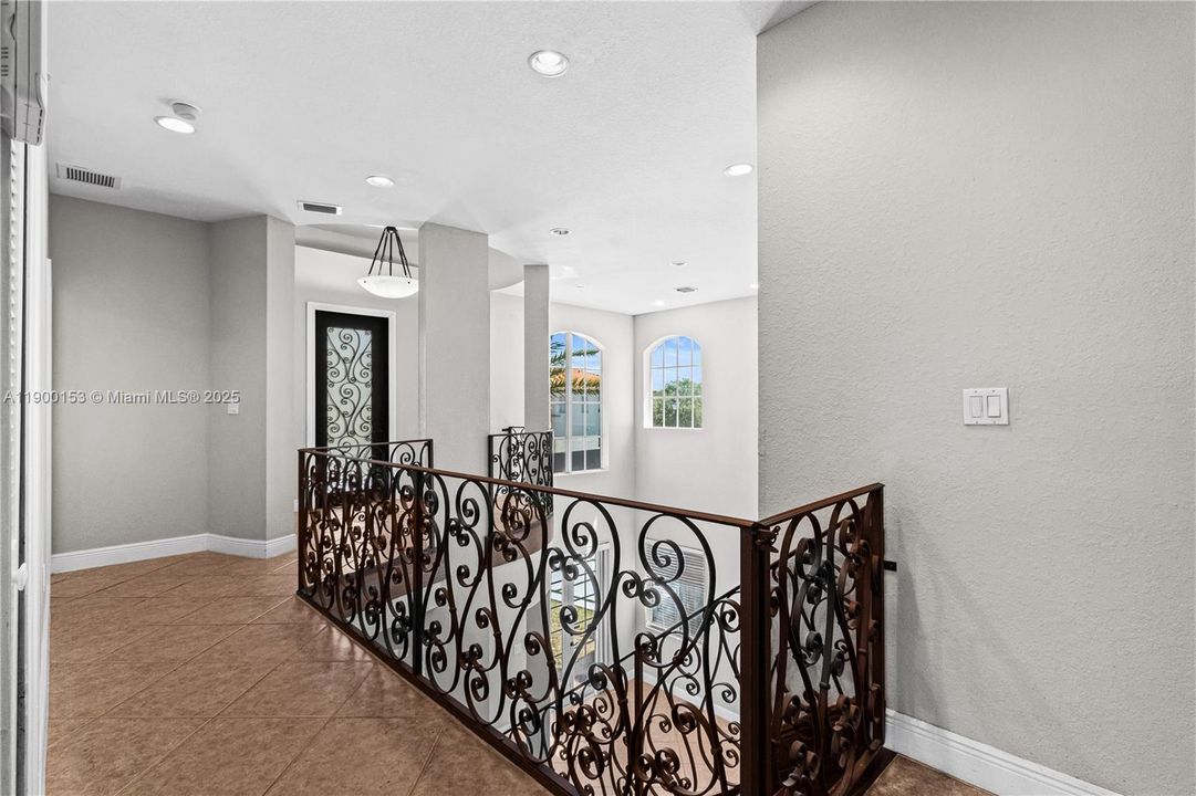 For Rent: $5,500 (5 beds, 4 baths, 3137 Square Feet)