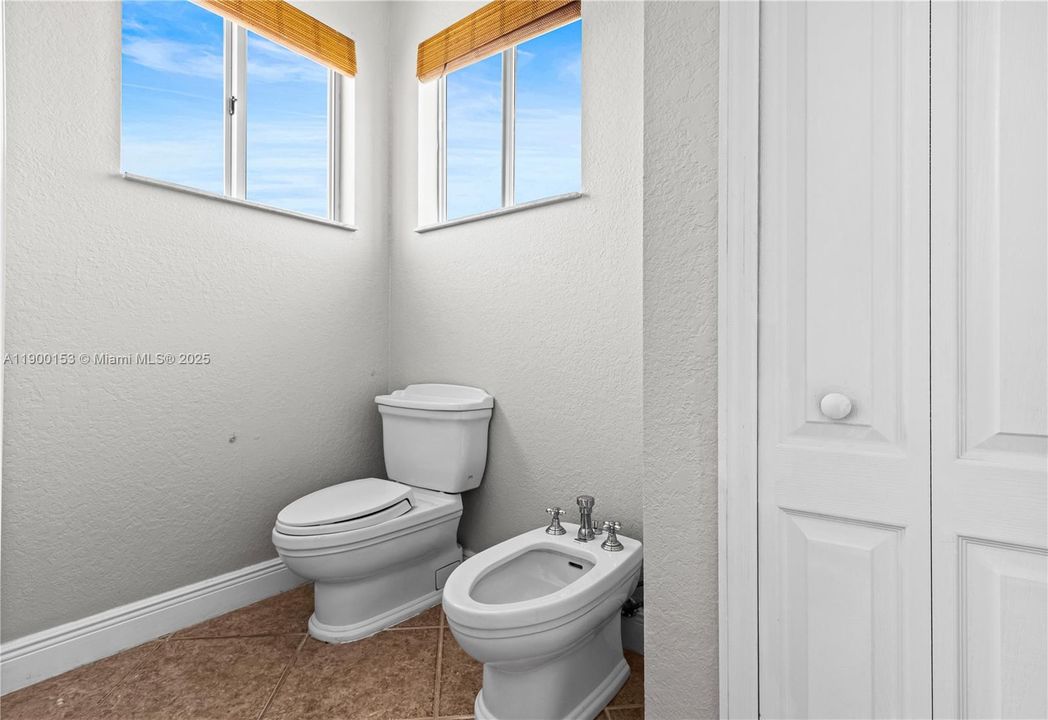 For Rent: $5,500 (5 beds, 4 baths, 3137 Square Feet)