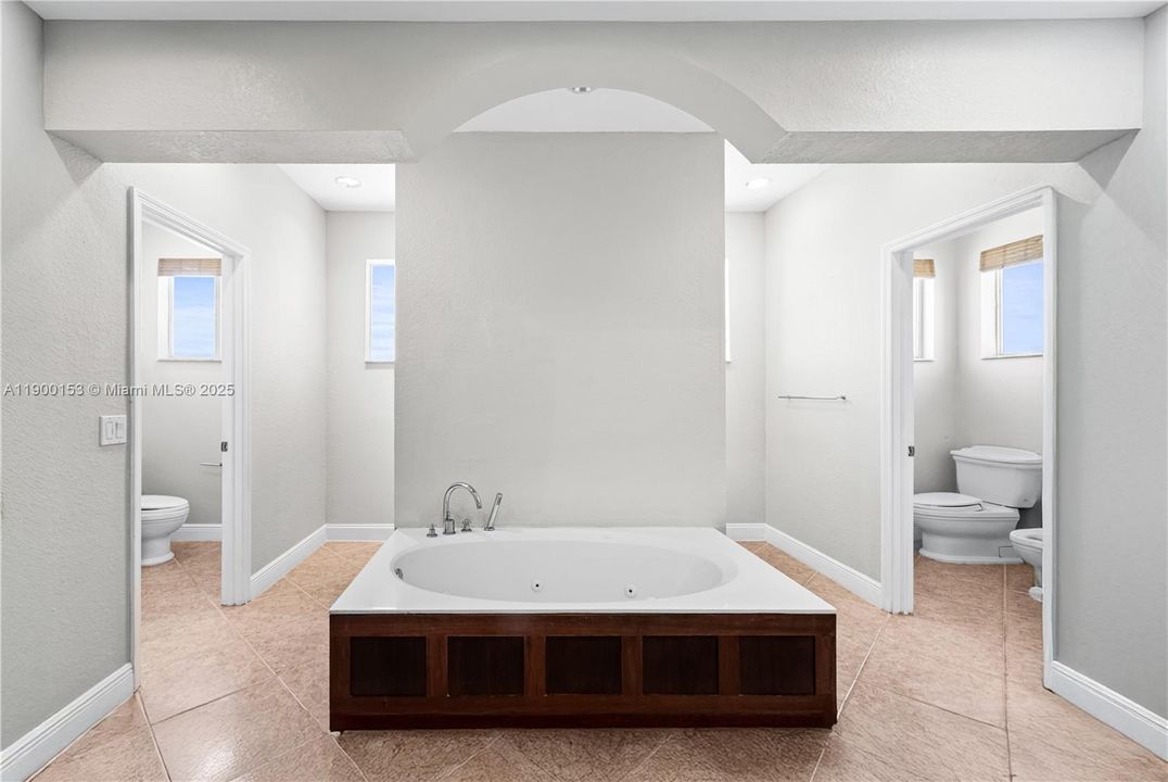 For Rent: $5,500 (5 beds, 4 baths, 3137 Square Feet)