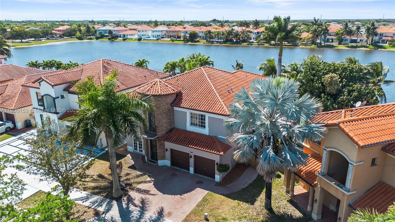 For Rent: $5,500 (5 beds, 4 baths, 3137 Square Feet)