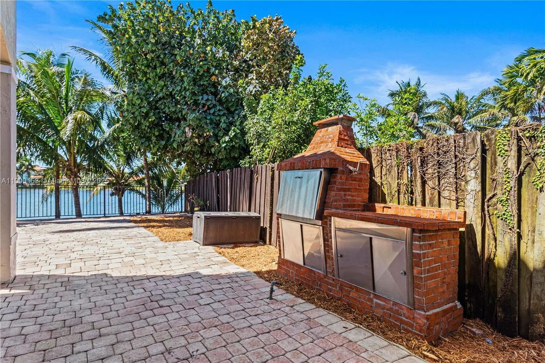 For Rent: $5,500 (5 beds, 4 baths, 3137 Square Feet)