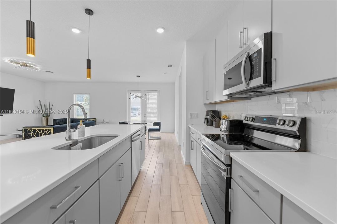 待售: $435,000 (4 贝兹, 2 浴室, 0 平方英尺)