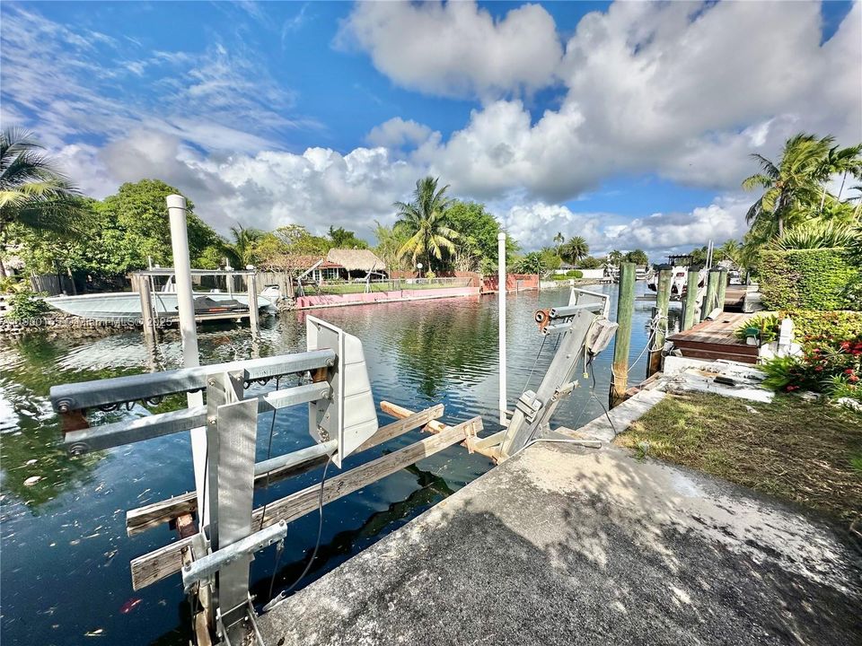 待售: $2,100,000 (10,875 平方英尺)