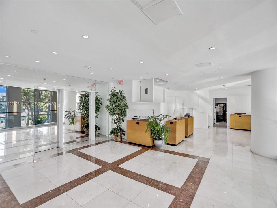 出租: $2,800 (1 贝兹, 1 浴室, 950 平方英尺)