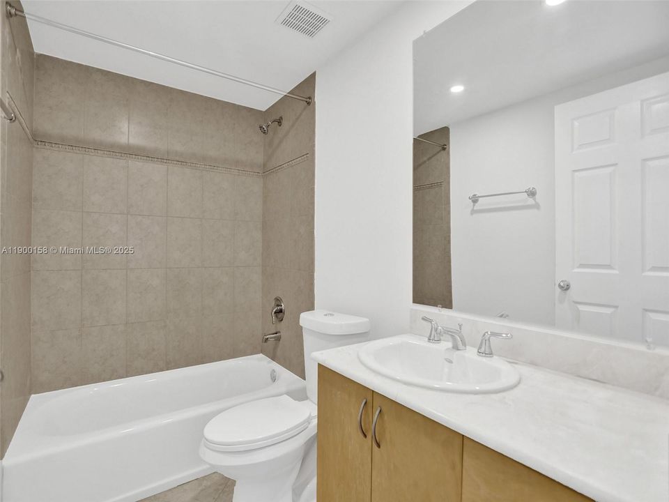 出租: $2,800 (1 贝兹, 1 浴室, 950 平方英尺)