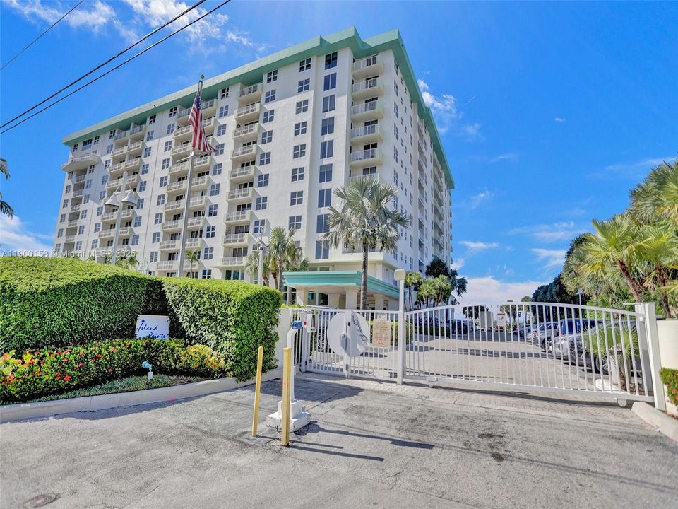 出租: $2,800 (1 贝兹, 1 浴室, 950 平方英尺)