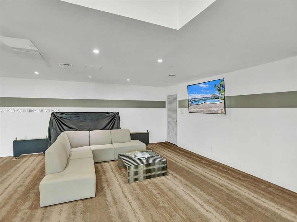 出租: $2,800 (1 贝兹, 1 浴室, 950 平方英尺)